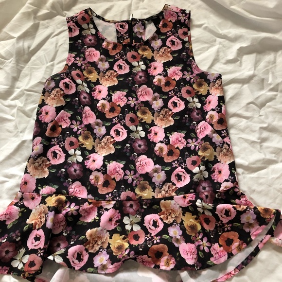 H&M Tops - Floral tank top